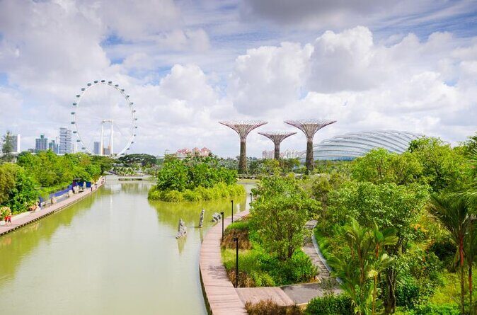 Big Bus Singapore Night Tour with Gardens by the Bay Light Show - Why this open-top night bus route is a smart way to see Singapore