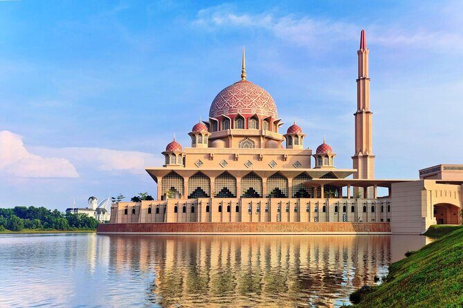 From Singapore: Private Kuala Lumpur / Malacca tour + SKY DINING - Thean Hou Temple and Putra Mosque: religion and architecture in layers