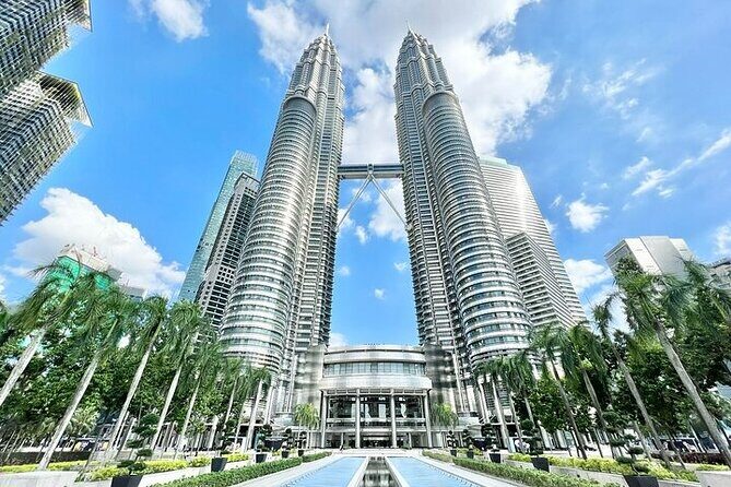 Private 2-day tour: Thailand, Malaysia & Indonesia (3 countries) from Singapore - The Singapore to Batam jump: fast ferry, first temples, and quick local bites