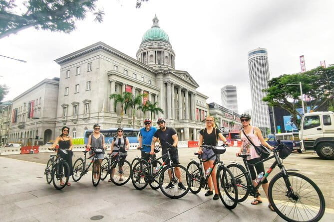 Singapore Beach City Cycling Tour - East Meets West for Photos: Merlion Park as the Finale