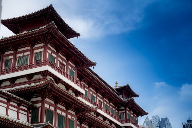 Singapore: Chinatown Hawker Market Food Tour with 7 Food Tastings - Temples in the Middle of the Walk: Why Chinatown’s Food Isn’t One-Sided