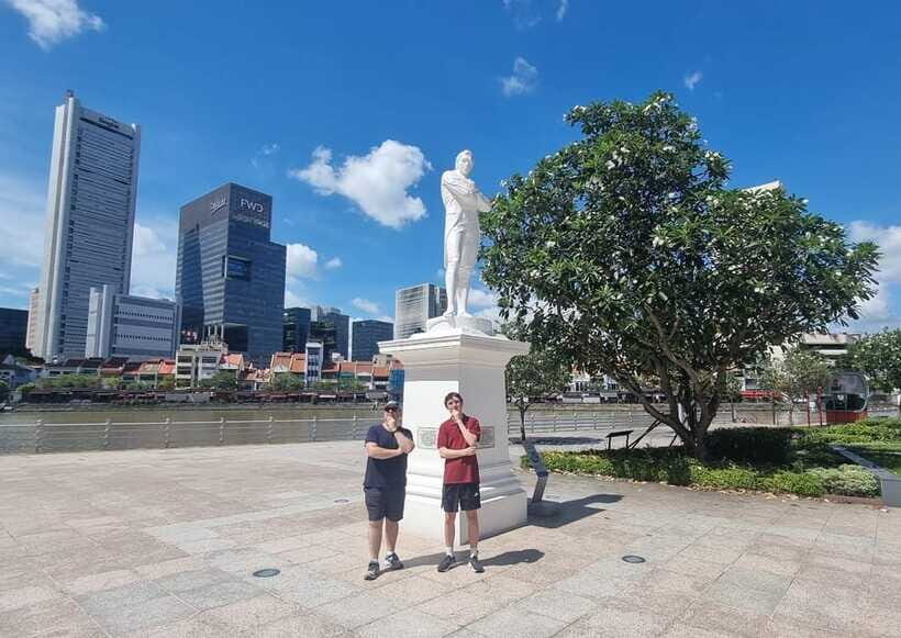Singapore: City Highlights Walking Tour & Singapore River - The licensed guide factor: what makes this feel worth $78