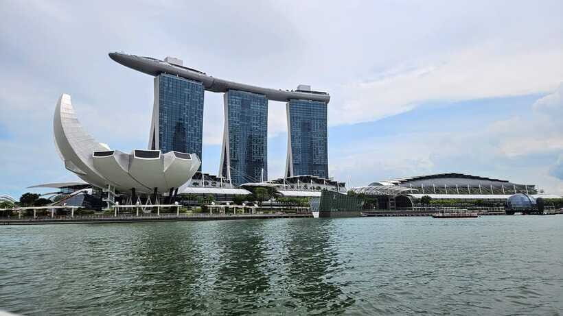 Singapore: Guided City Tour by Amphibious Duck Boat - Marina Bay views: Merlion, Sands, Gardens by the Bay, and ArtScience Museum