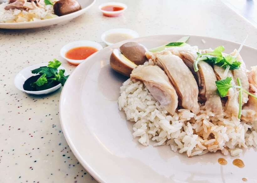 Singapore: Hawker Culture Food Tour and Sightseeing - Street of Harmony: Temples, Mosque, and Church in One Walking Loop