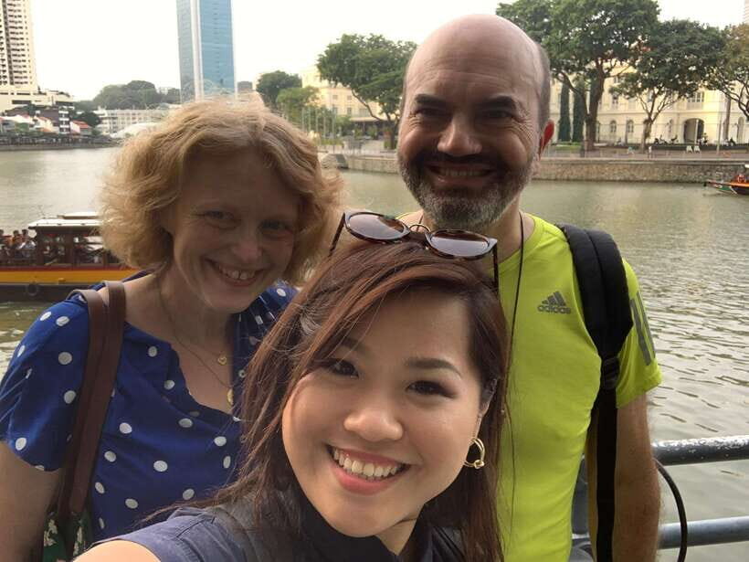 Singapore: Highlights & Hidden Gems Walking Tour - How the guide makes the tour worth the money