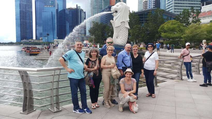 Singapore: Highlights & Hidden Gems Walking Tour - The Colonial District stop: photo ops with the “why” attached