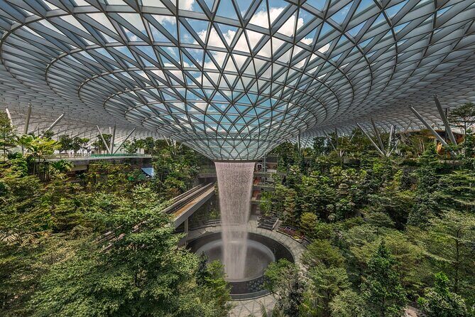 Singapore: Jewel Changi Airport - Mirror Maze and Hedge Maze: Fun That Doesn’t Require Big Energy