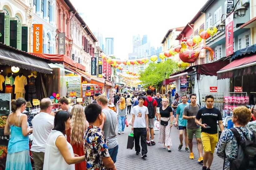 Singapore: Local Street Food Tasting Tour - Private guide perks: the difference between tasting and understanding