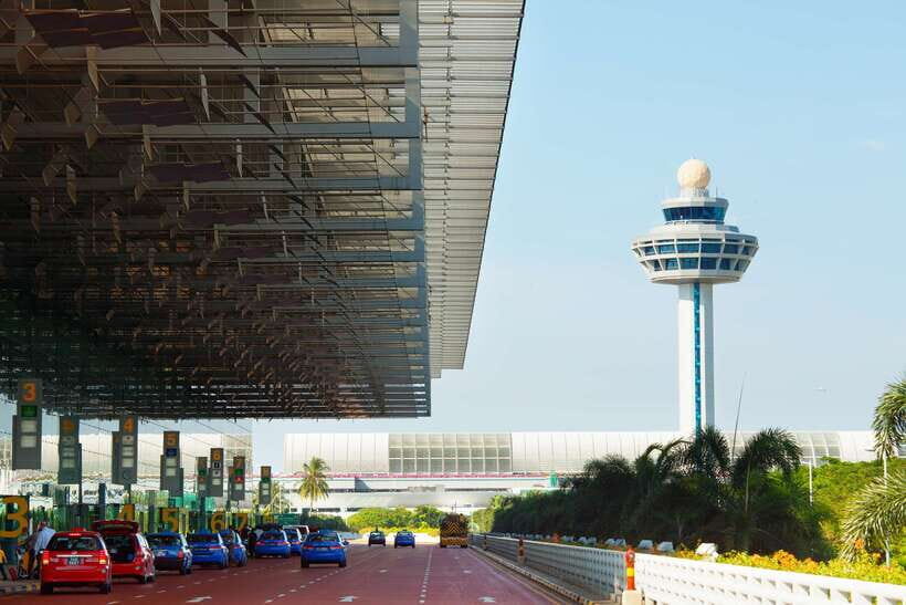 Singapore: M1 Tourist SIM Simcard - Data and roaming: 100GB in Singapore plus 3GB beyond