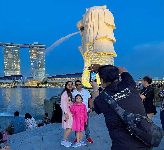 Singapore: Marina Bay Nighttime Walking Tour - Price, pace, and who this 2-hour walk is for