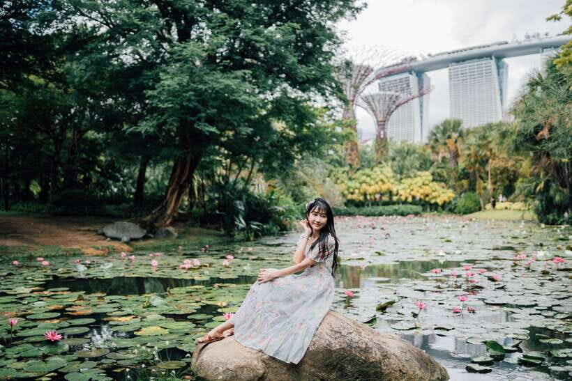Singapore: Moments in the City Private Photography Session - Stop 3: Gardens by the Bay and Supertree Groove (Greenery + City Views)