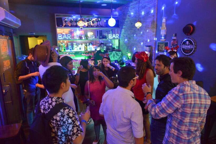 Singapore Pub Crawl - Party like a Local - Who this pub crawl is best for (and who should skip it)