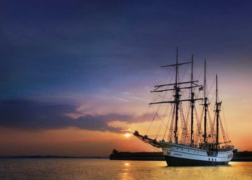 Singapore: Sunset Tall Ship Cruise with 4-Course Meal - Drinks on board: unlimited soft drinks, alcohol for purchase
