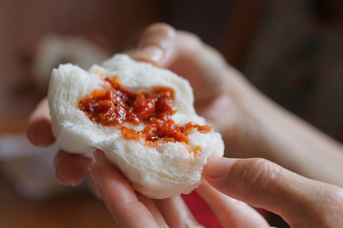 Singapore's Chinatown "Off The Beaten Track" Foodie Tour - Starting at 62 Smith Street: Chinatown in a small group