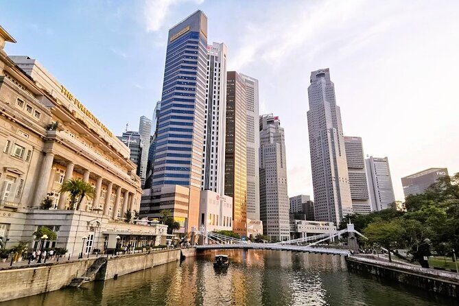 Splendour of Colonial Singapore Walking Tour with Lunch - St Andrew’s Cathedral: a short stop with real atmosphere